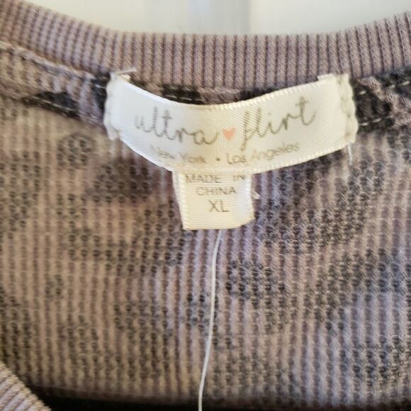 Ultra Flirt Juniors Waffle Knit Crewneck Leopard Top - Picture 4 of 7